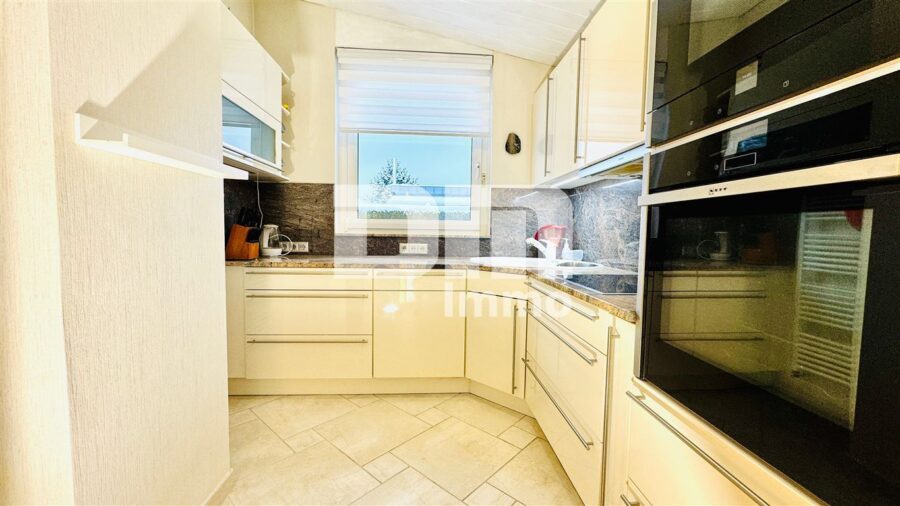 (R)eserviert! Altengerechter gepflegter Bungalow mit Gartenbereich, Terrasse, Garage - Küche mit hochwertiger EBK